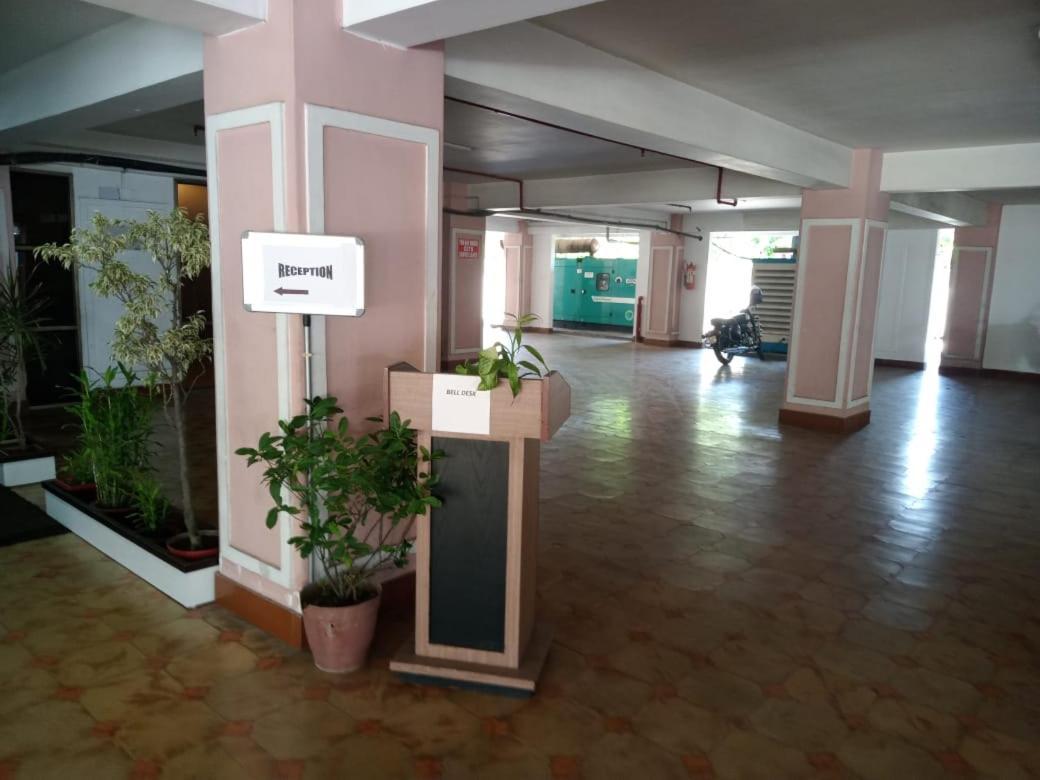 The Contour Hotel Guwahati Exterior foto