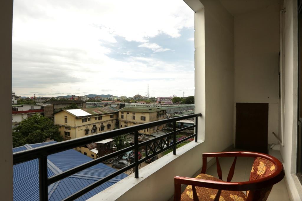 The Contour Hotel Guwahati Exterior foto